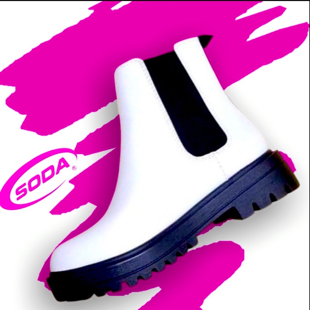 Soda Pilot White Black Pull-On Lug Sole Moto Boots - Picture 2 of 4